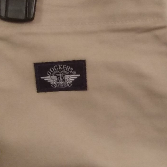 Plus Size | DOCKERS Women Khaki Shorts | 24W - Picture 4 of 8